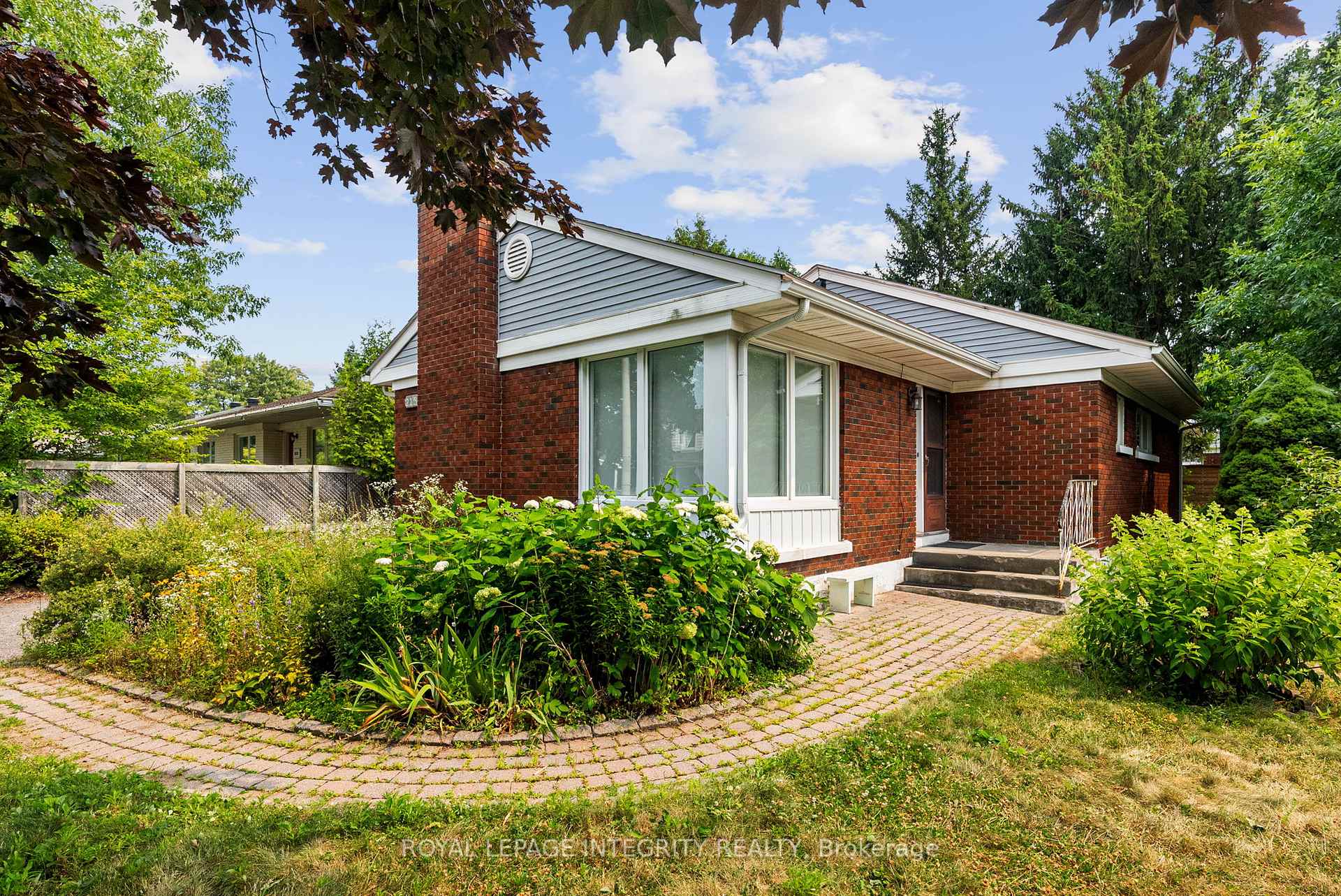 Front of 2158 Bel-air Drive