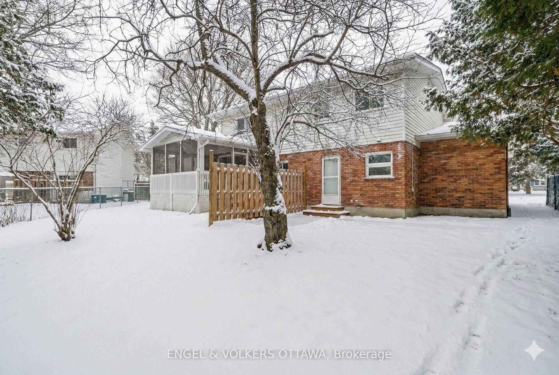 Photo 3 of Unit B, 20 Mohawk Crescent, Ottawa, Bruce Farm/Graham Park/Qualicum/Bellands — HOMEH