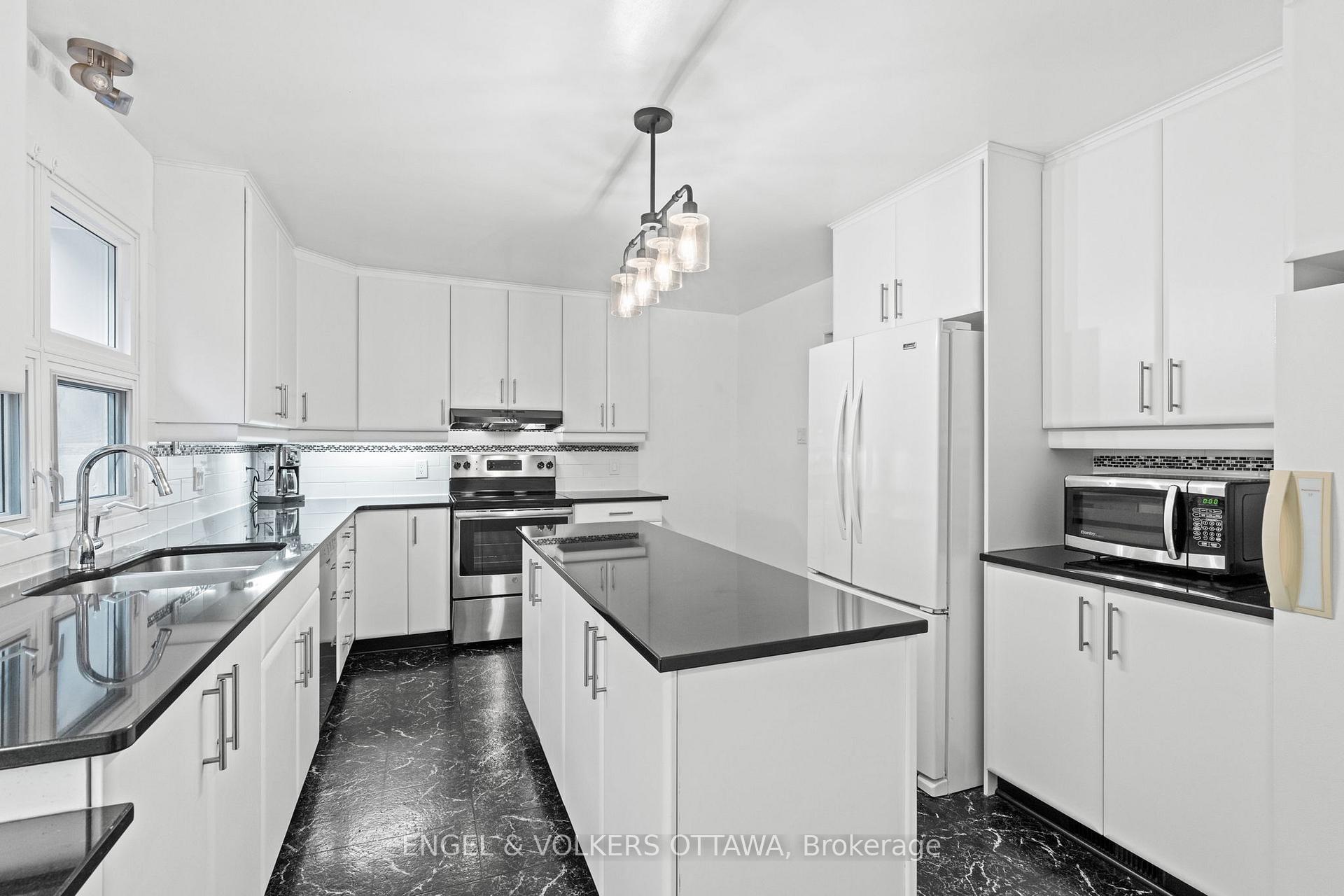 Photo 4 of Unit B, 20 Mohawk Crescent, Ottawa, Bruce Farm/Graham Park/Qualicum/Bellands — HOMEH