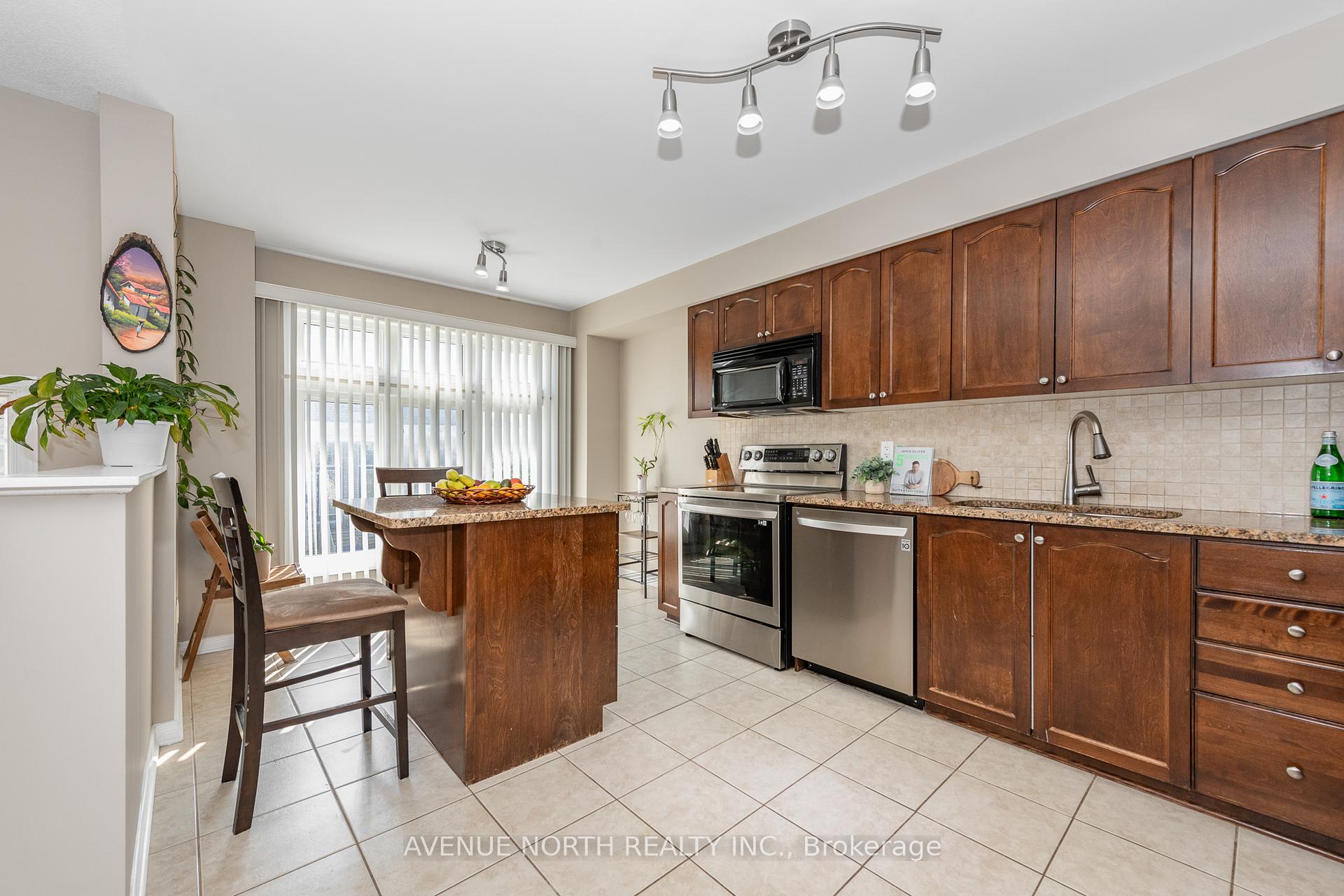 Photo 2 of 283 Stroget Private, Ottawa, Merivale Industrial Park/Citiplace — HOMEH