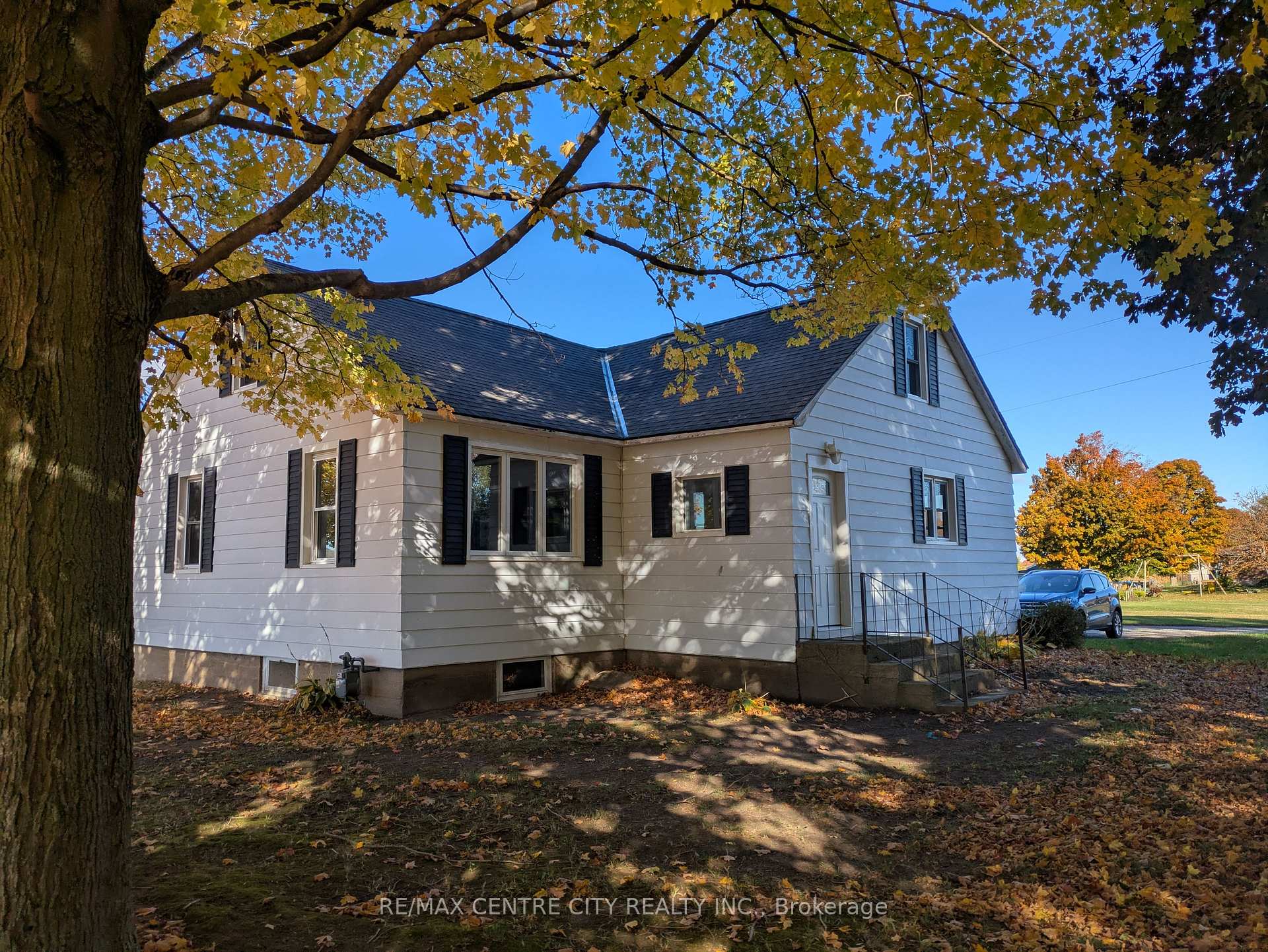 Photo 1 of 5941 Imperial Road, Malahide, Rural Malahide — HOMEH