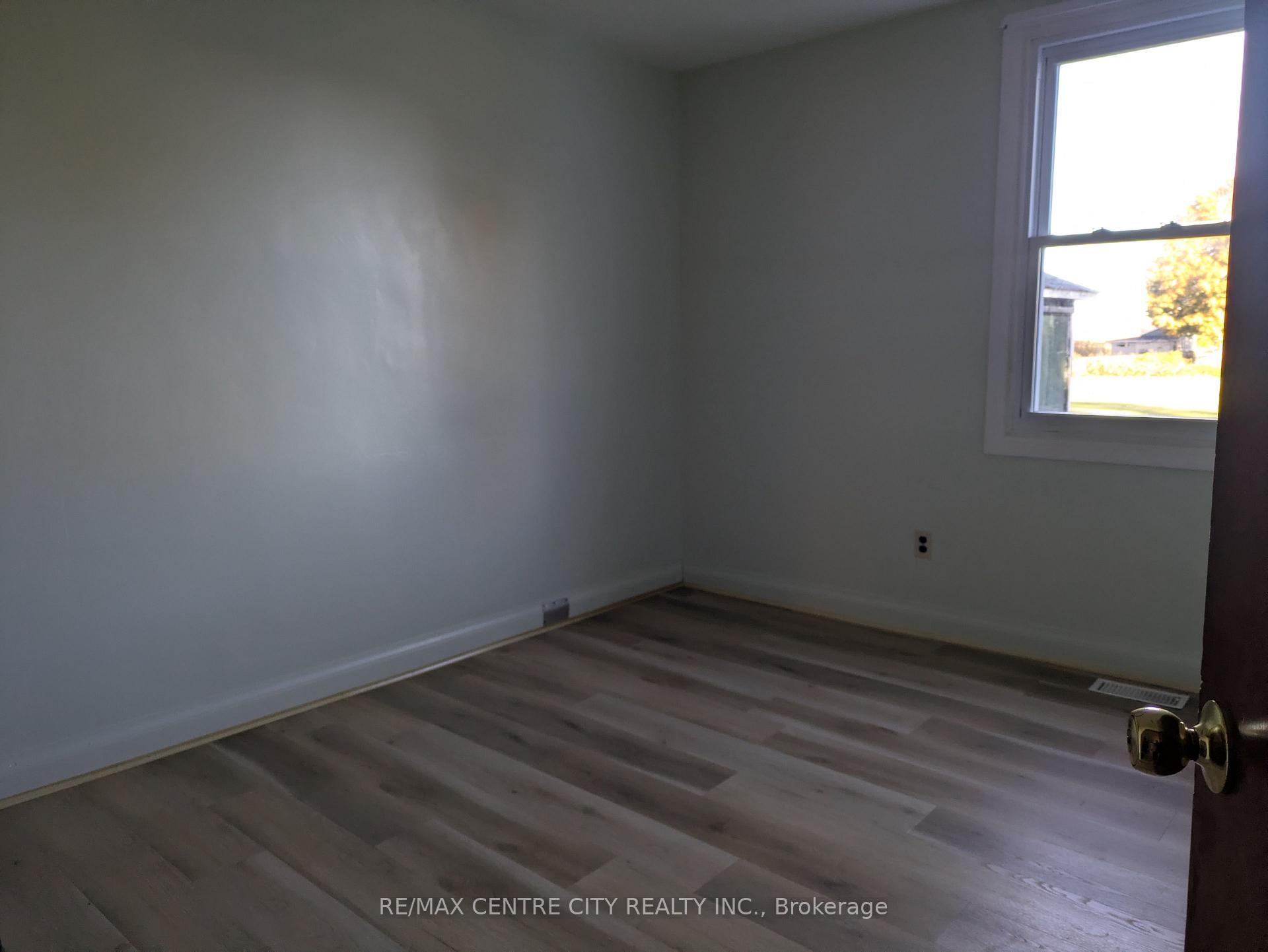 Photo 10 of 5941 Imperial Road, Malahide, Rural Malahide — HOMEH
