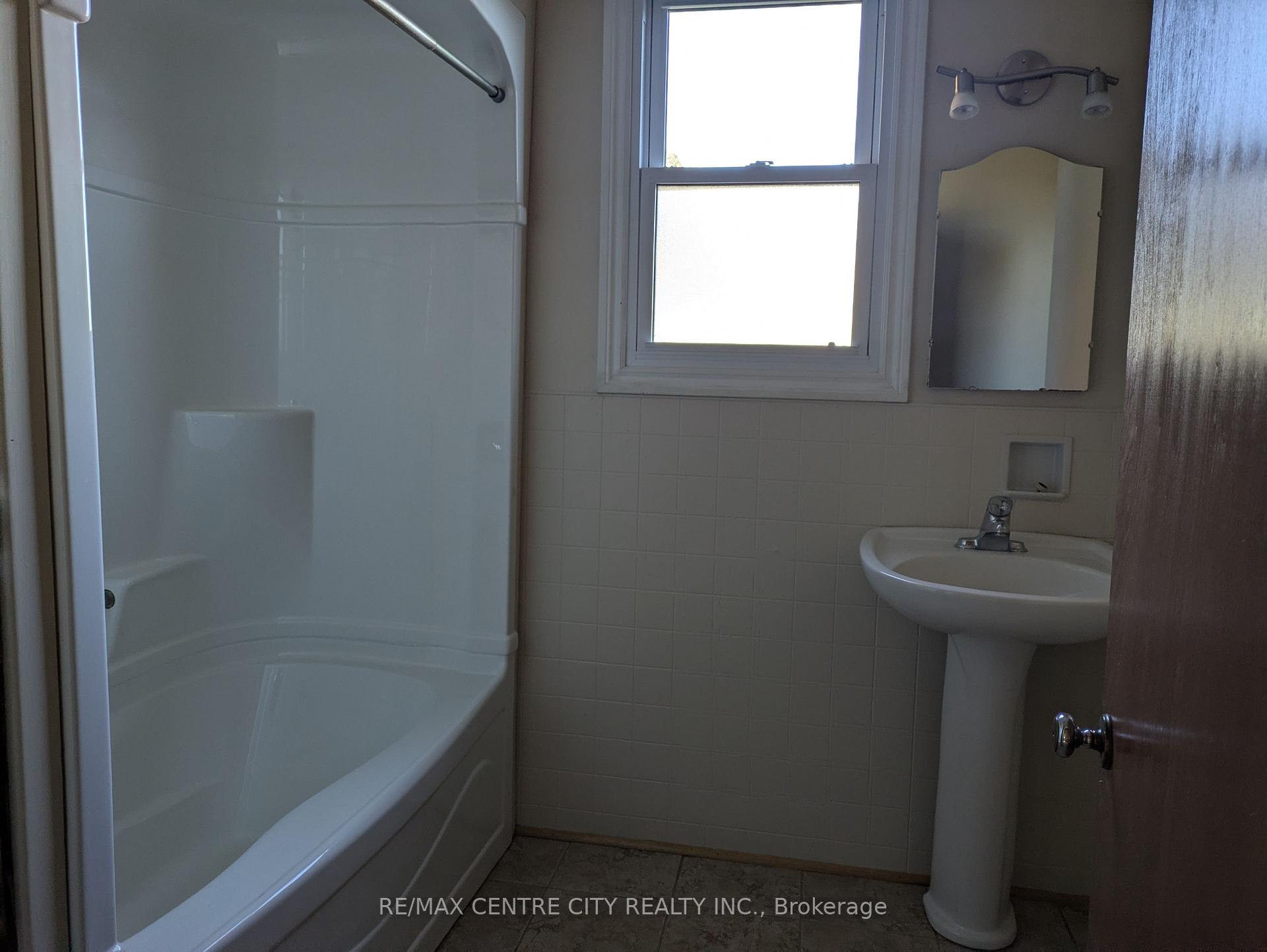 Photo 12 of 5941 Imperial Road, Malahide, Rural Malahide — HOMEH