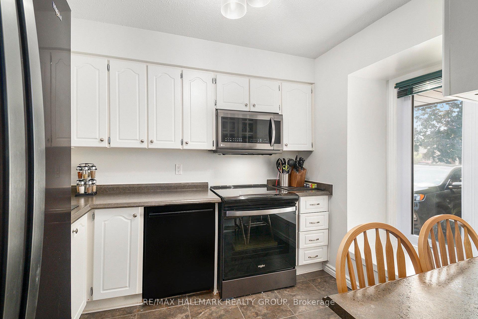 Photo 5 of 1641 Saxony Crescent, Ottawa, Pineview — HOMEH