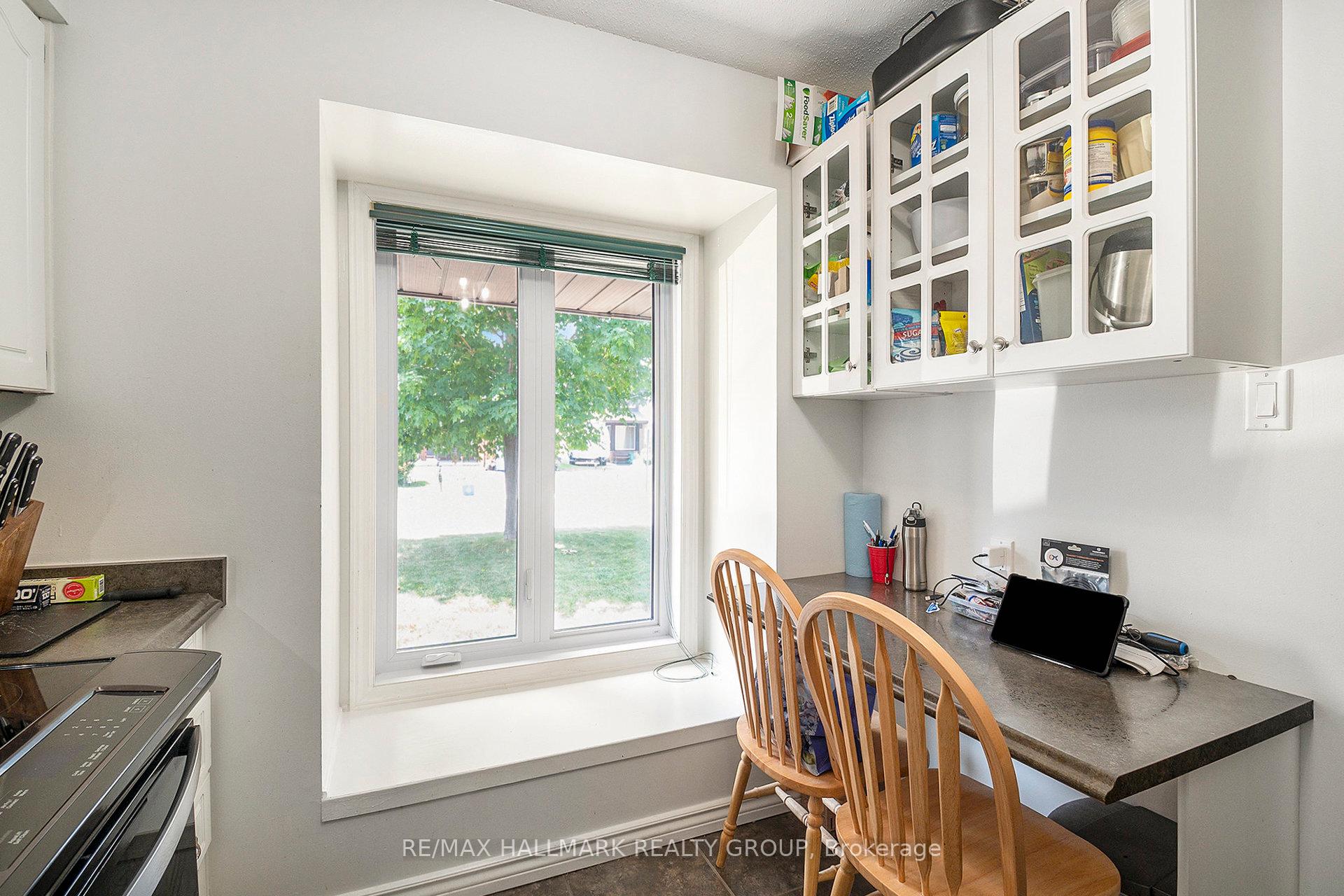 Photo 6 of 1641 Saxony Crescent, Ottawa, Pineview — HOMEH
