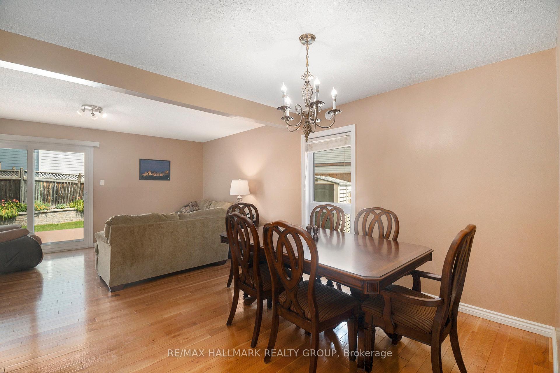 Photo 7 of 1641 Saxony Crescent, Ottawa, Pineview — HOMEH