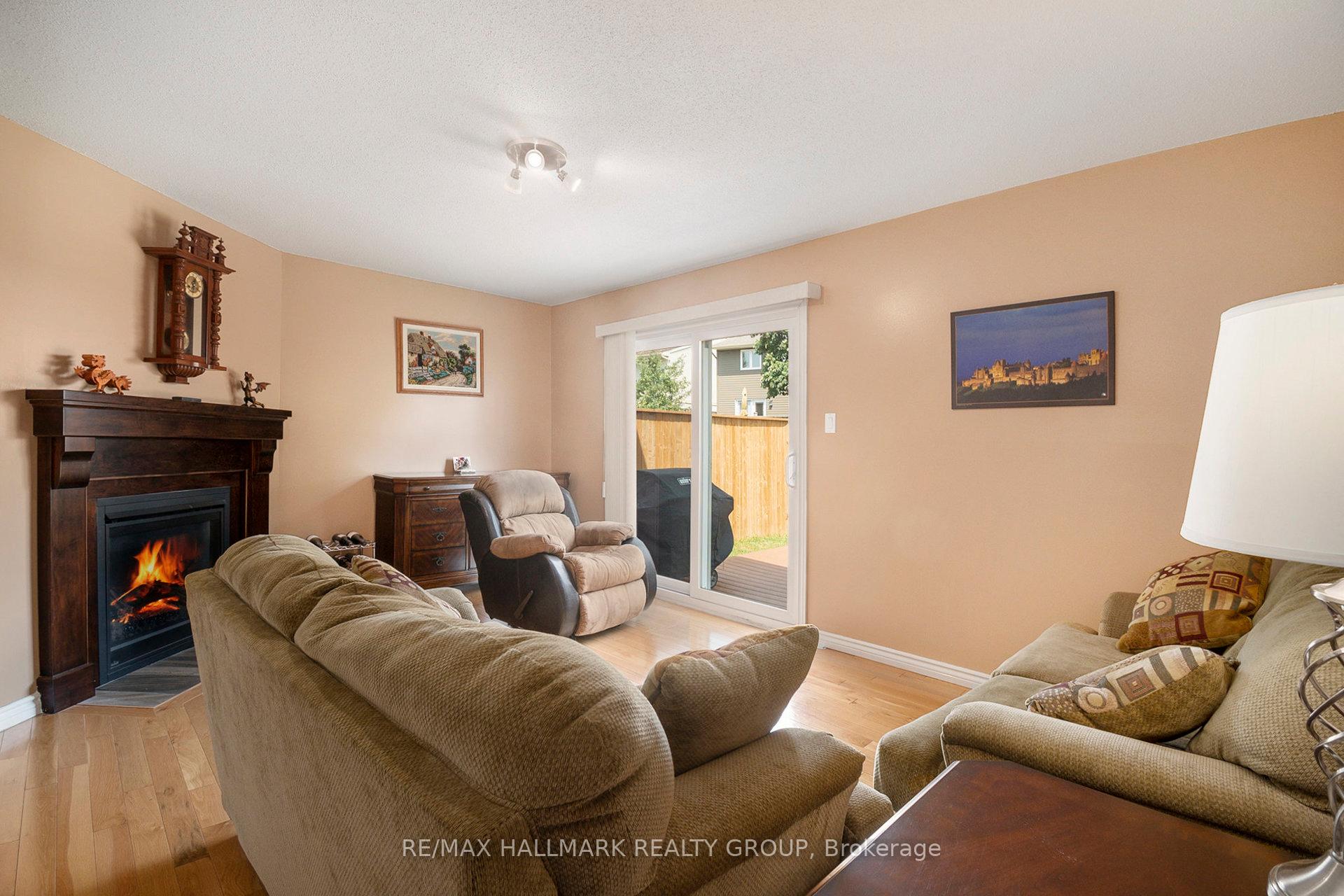 Photo 13 of 1641 Saxony Crescent, Ottawa, Pineview — HOMEH