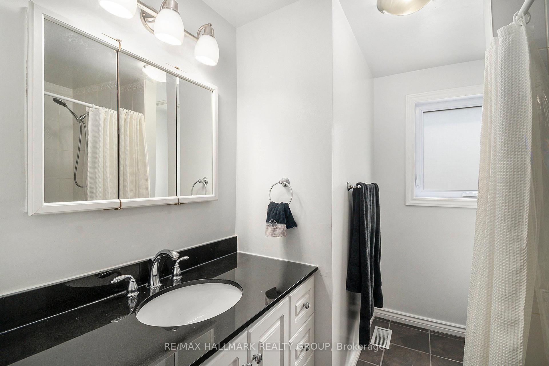Photo 14 of 1641 Saxony Crescent, Ottawa, Pineview — HOMEH