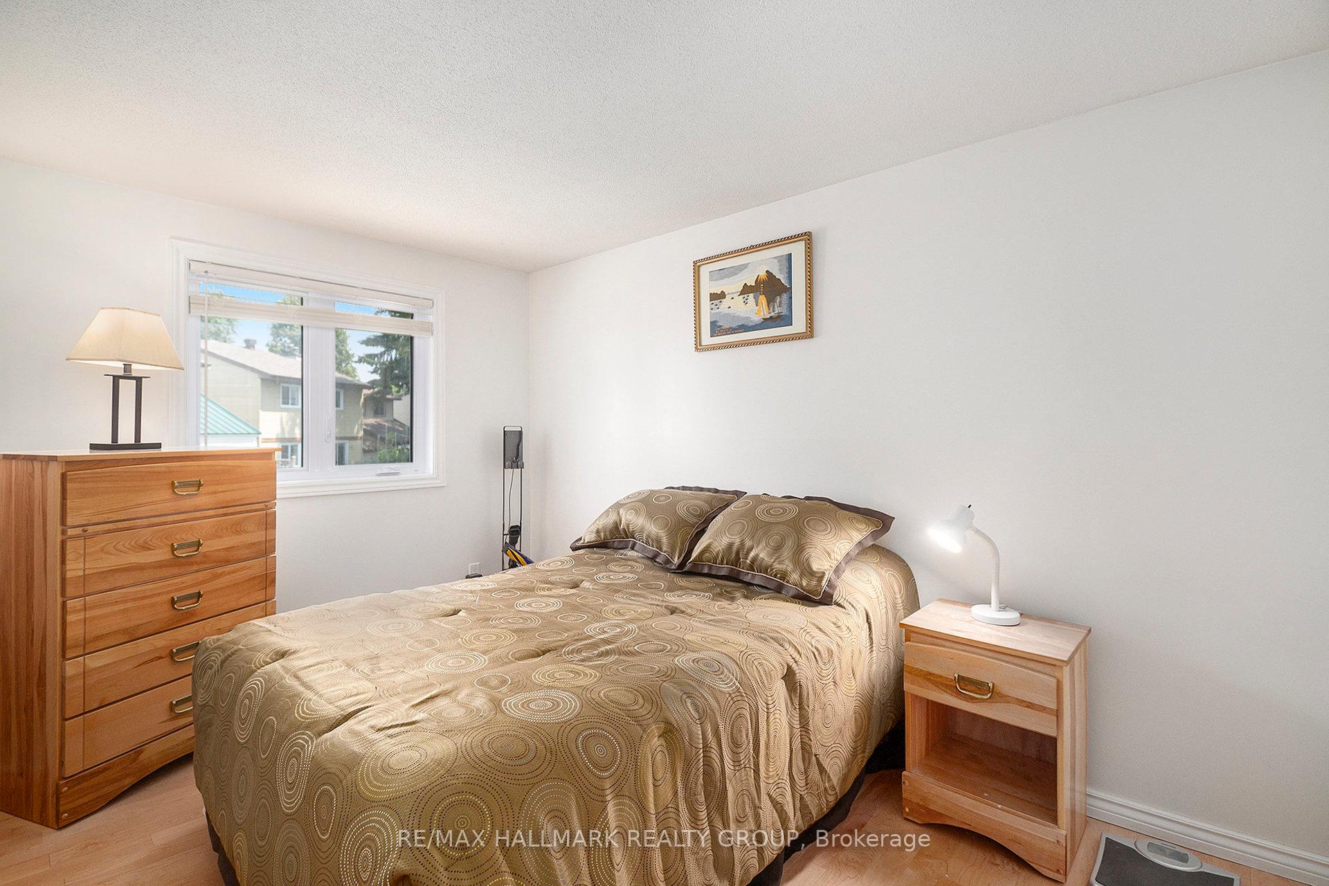 Photo 15 of 1641 Saxony Crescent, Ottawa, Pineview — HOMEH