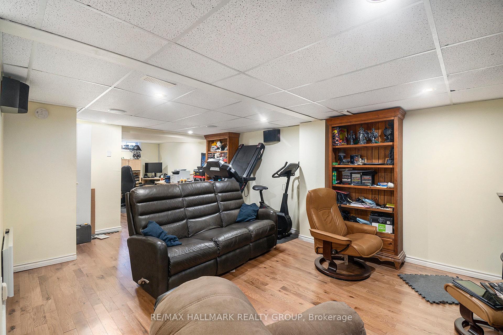 Photo 17 of 1641 Saxony Crescent, Ottawa, Pineview — HOMEH