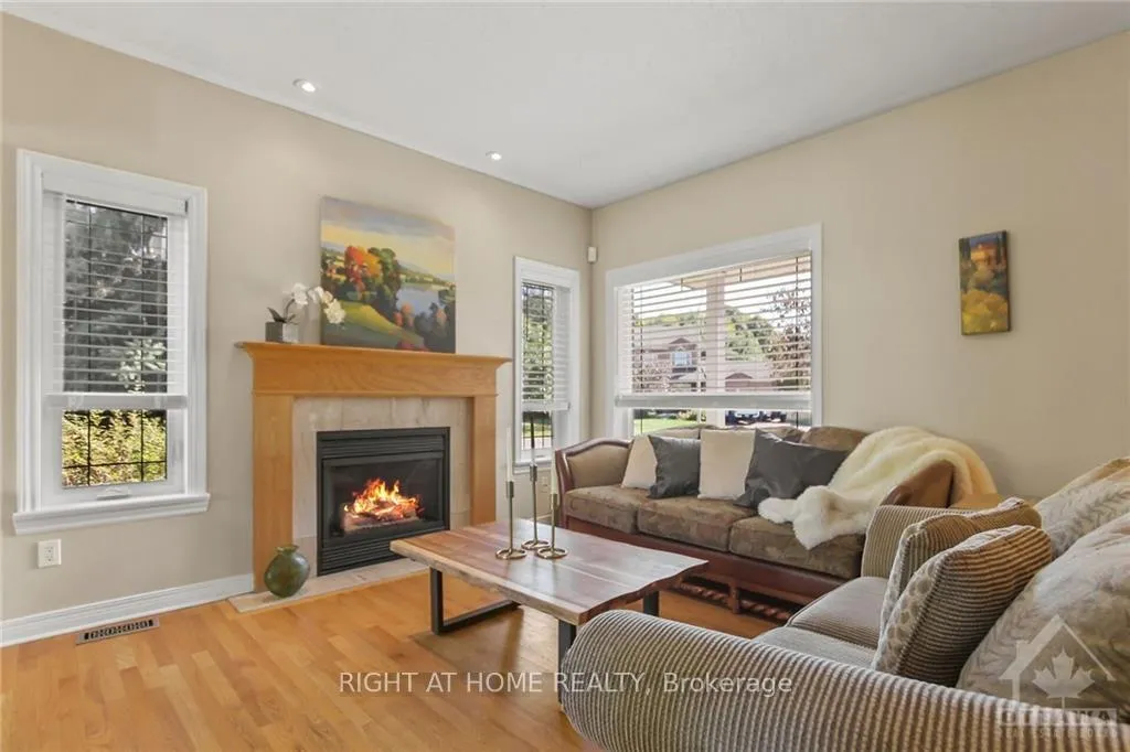 Photo 3 of 29 Cinnabar Way, Ottawa, Stittsville (Central) — HOMEH