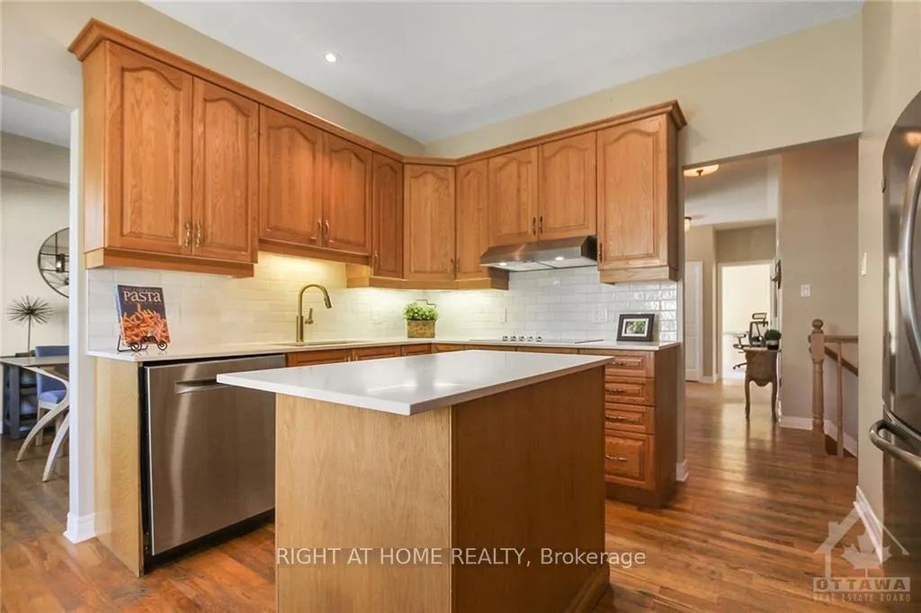 Photo 7 of 29 Cinnabar Way, Ottawa, Stittsville (Central) — HOMEH