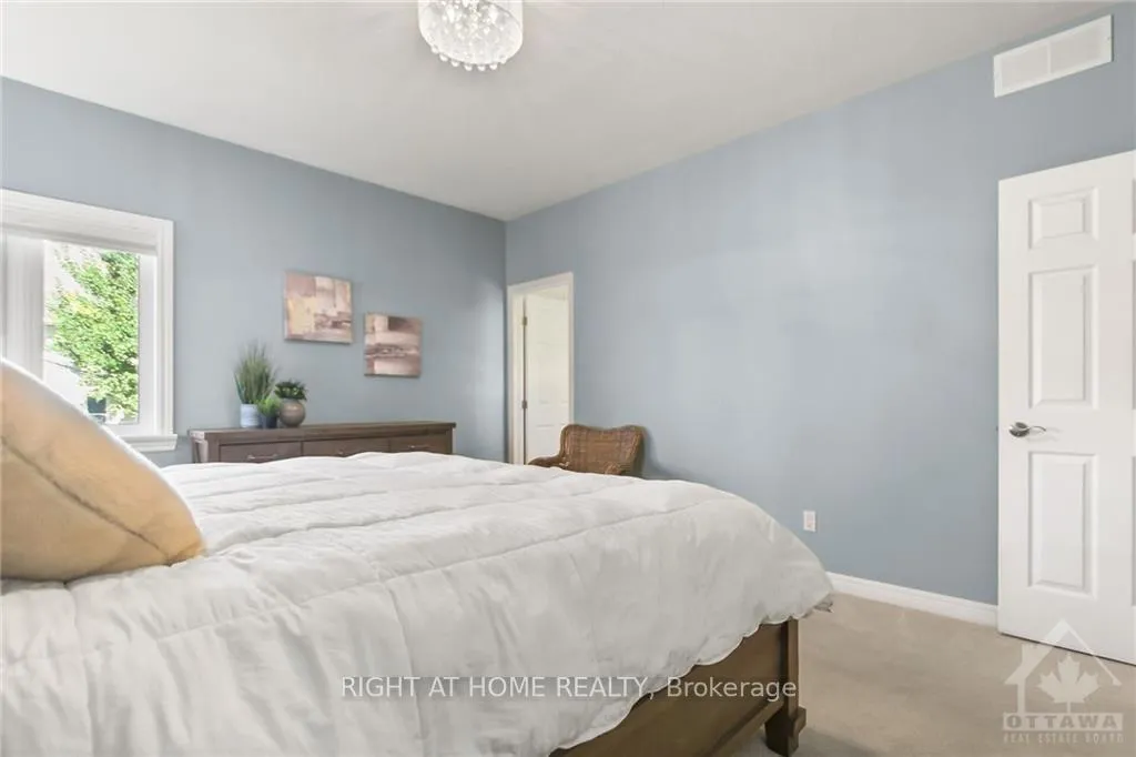 Photo 10 of 29 Cinnabar Way, Ottawa, Stittsville (Central) — HOMEH