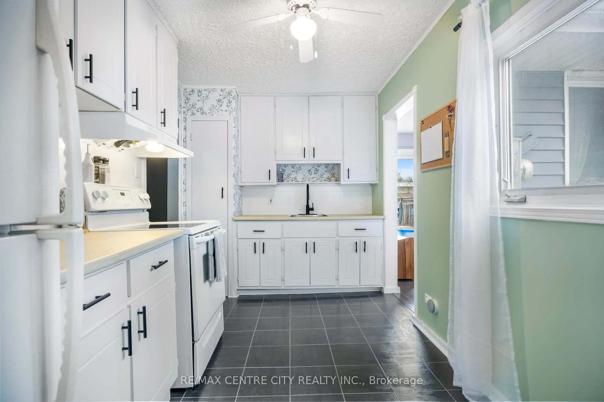 Photo 9 of 13 Bell Avenue, St. Thomas — HOMEH