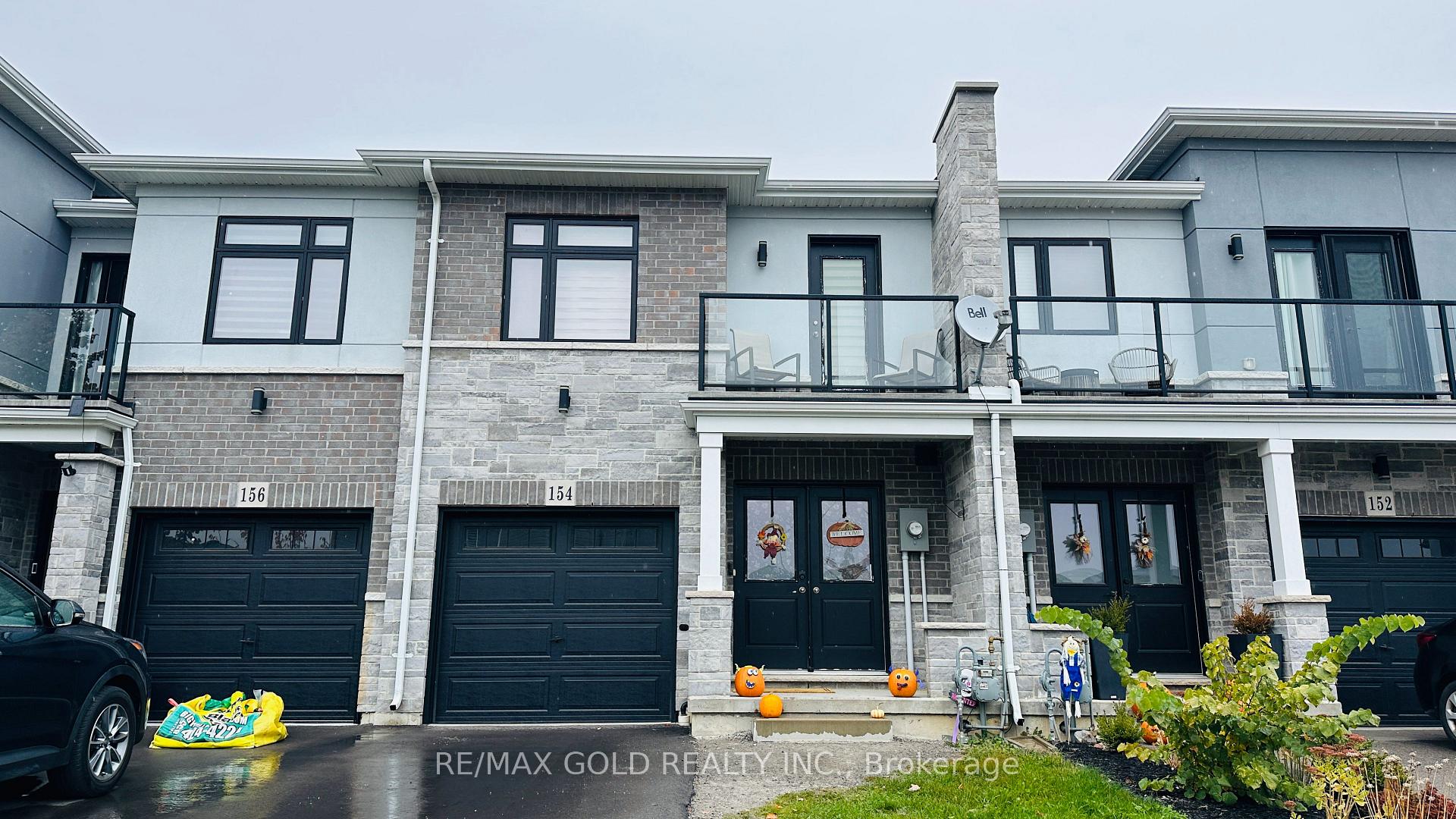Front of 154 Springvalley Crescent