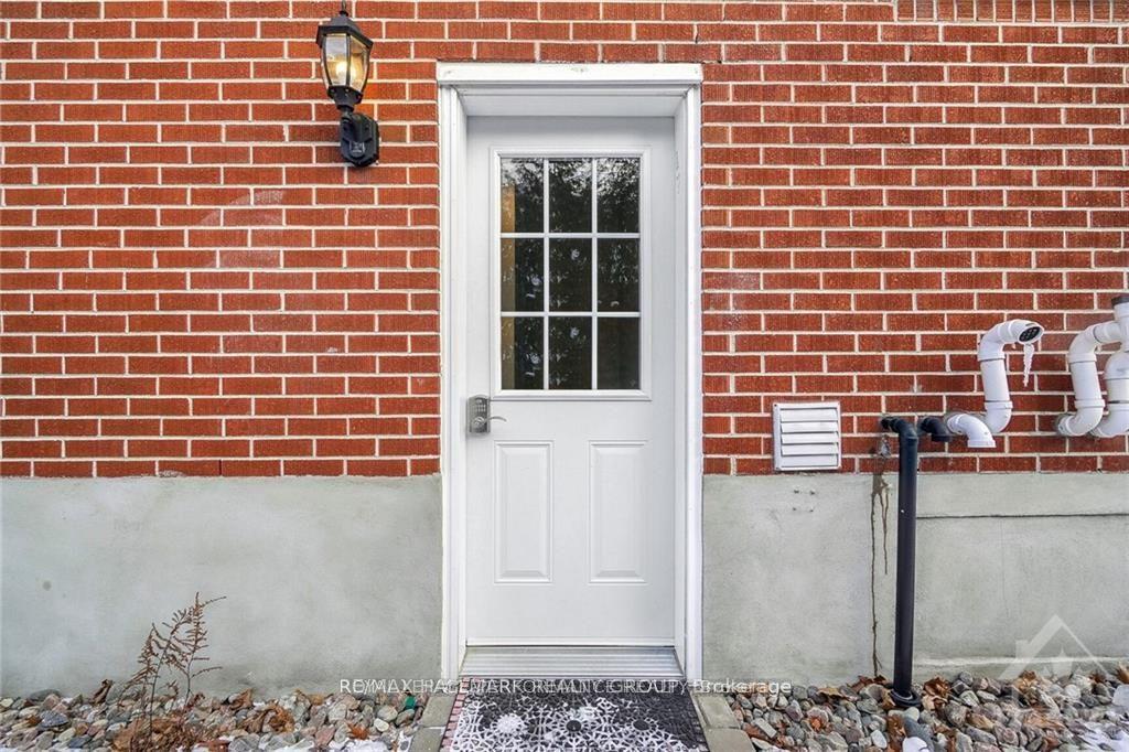 Photo 2 of Unit B, 1185 Woodside Drive, Ottawa, Copeland Park — HOMEH
