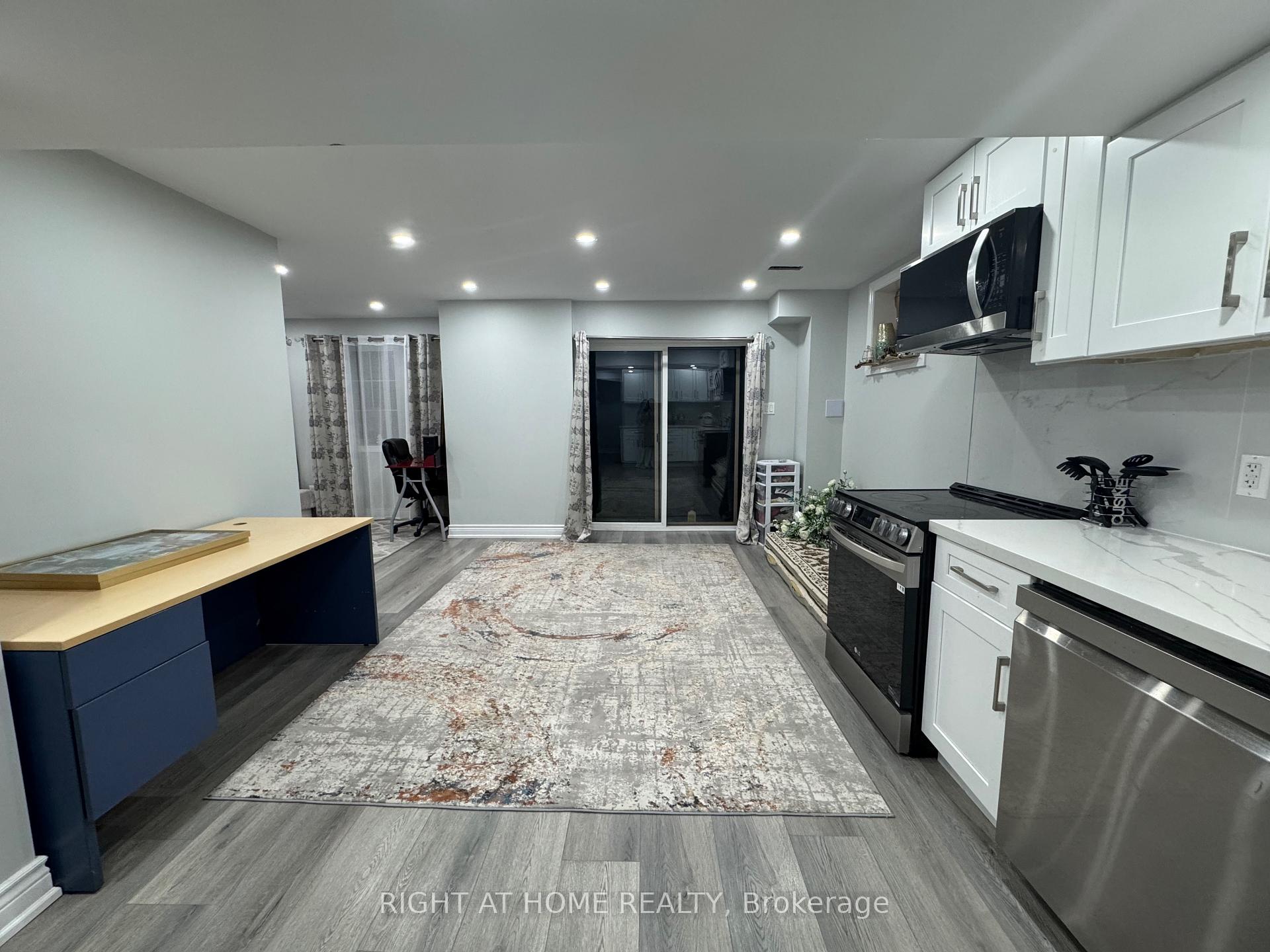 Photo 2 of 119 McPhail Avenue, Clarington, Bowmanville — HOMEH