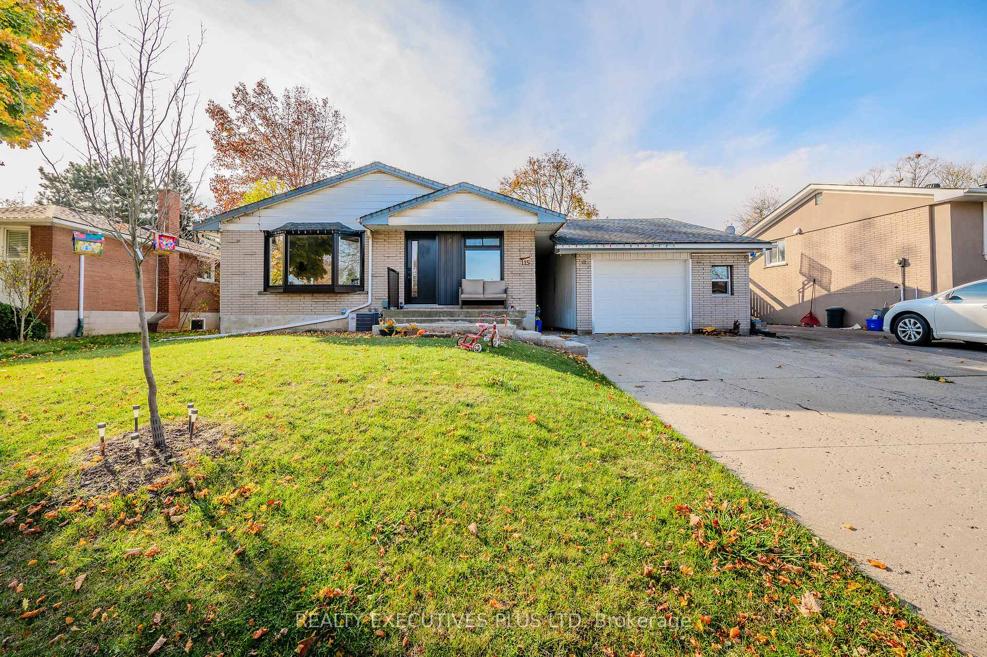 Photo 1 of 115 Lynbrook Drive, Hamilton, Rolston — HOMEH