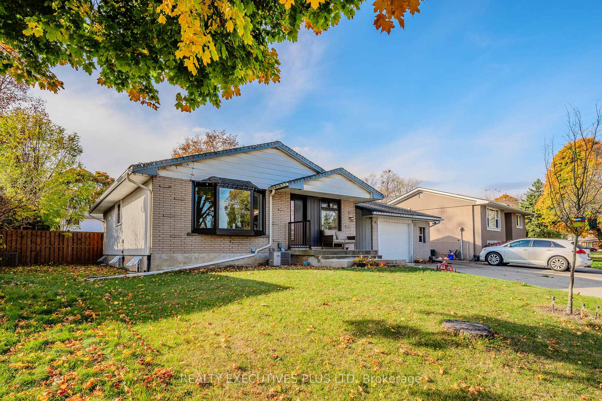 Photo 2 of 115 Lynbrook Drive, Hamilton, Rolston — HOMEH