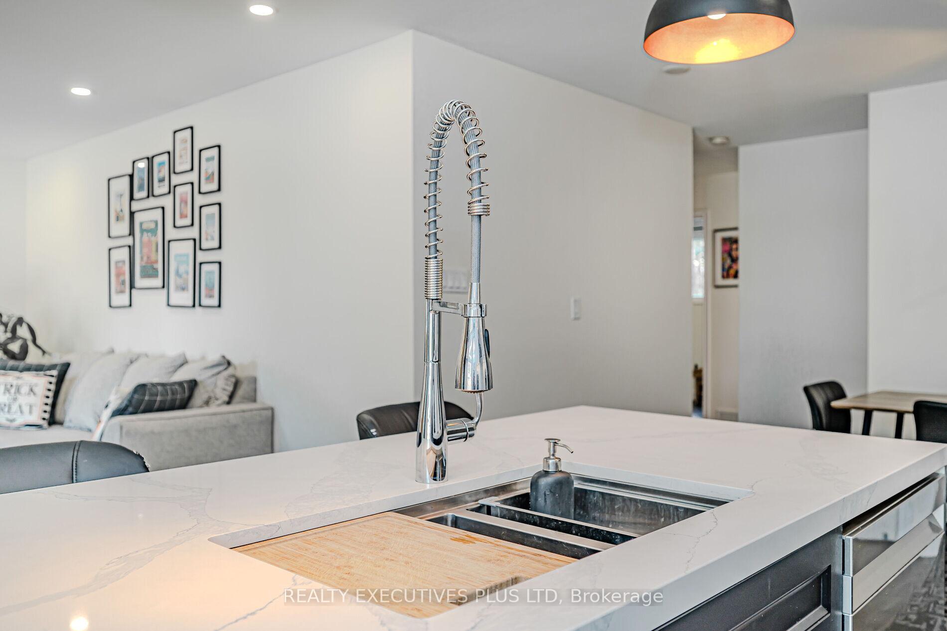 Photo 10 of 115 Lynbrook Drive, Hamilton, Rolston — HOMEH