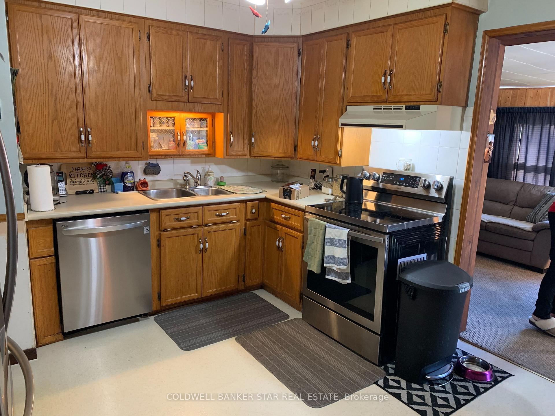 Photo 9 of 4 Montcalm Street, St. Thomas — HOMEH