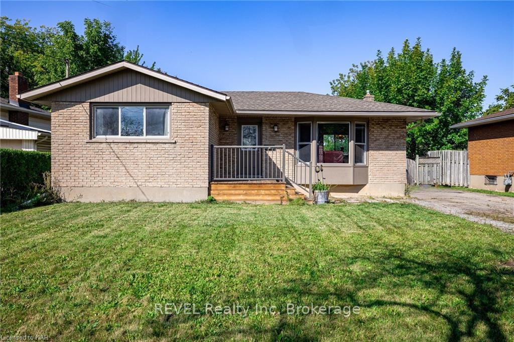 Photo 1 of 11 Rendale Avenue, St. Catharines, Carlton/Bunting — HOMEH