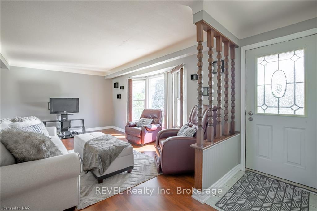 Photo 4 of 11 Rendale Avenue, St. Catharines, Carlton/Bunting — HOMEH