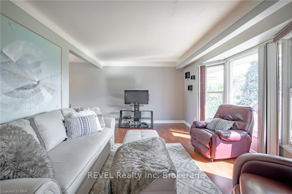 Photo 5 of 11 Rendale Avenue, St. Catharines, Carlton/Bunting — HOMEH