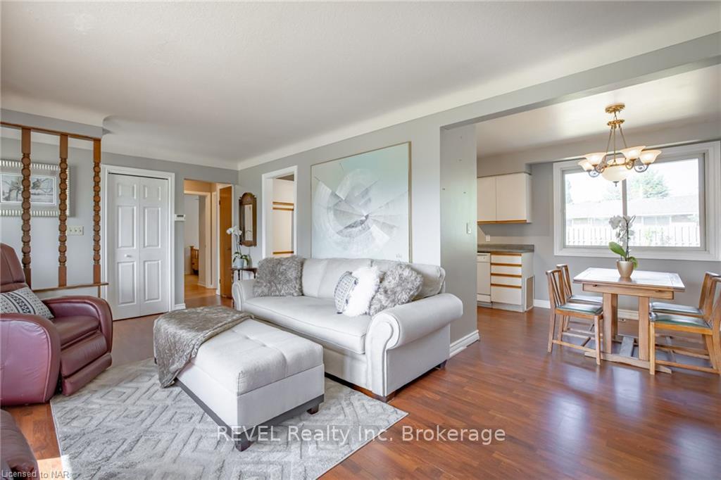 Photo 6 of 11 Rendale Avenue, St. Catharines, Carlton/Bunting — HOMEH