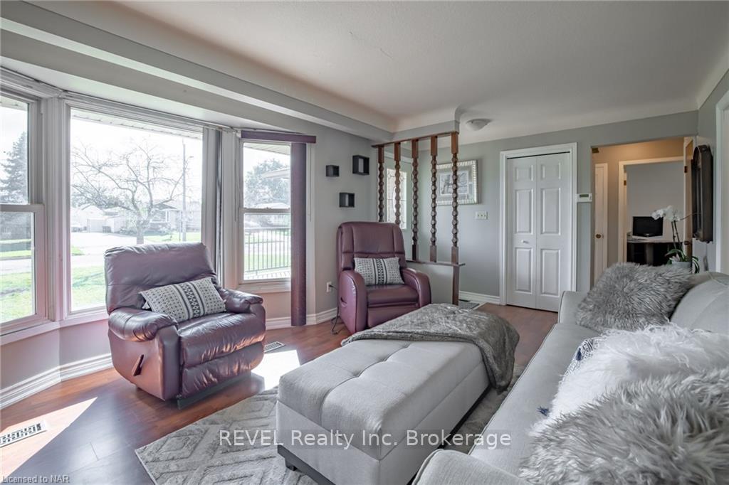 Photo 7 of 11 Rendale Avenue, St. Catharines, Carlton/Bunting — HOMEH