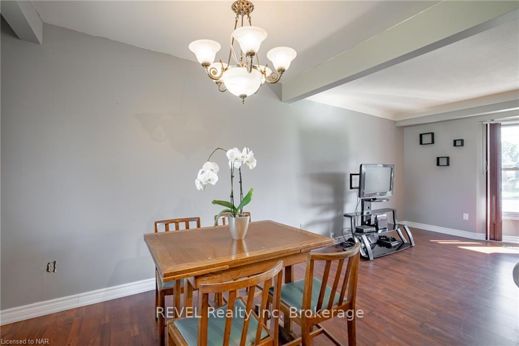 Photo 8 of 11 Rendale Avenue, St. Catharines, Carlton/Bunting — HOMEH