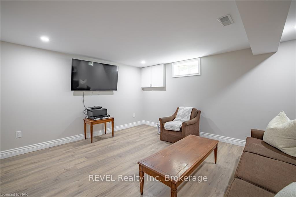 Photo 17 of 11 Rendale Avenue, St. Catharines, Carlton/Bunting — HOMEH