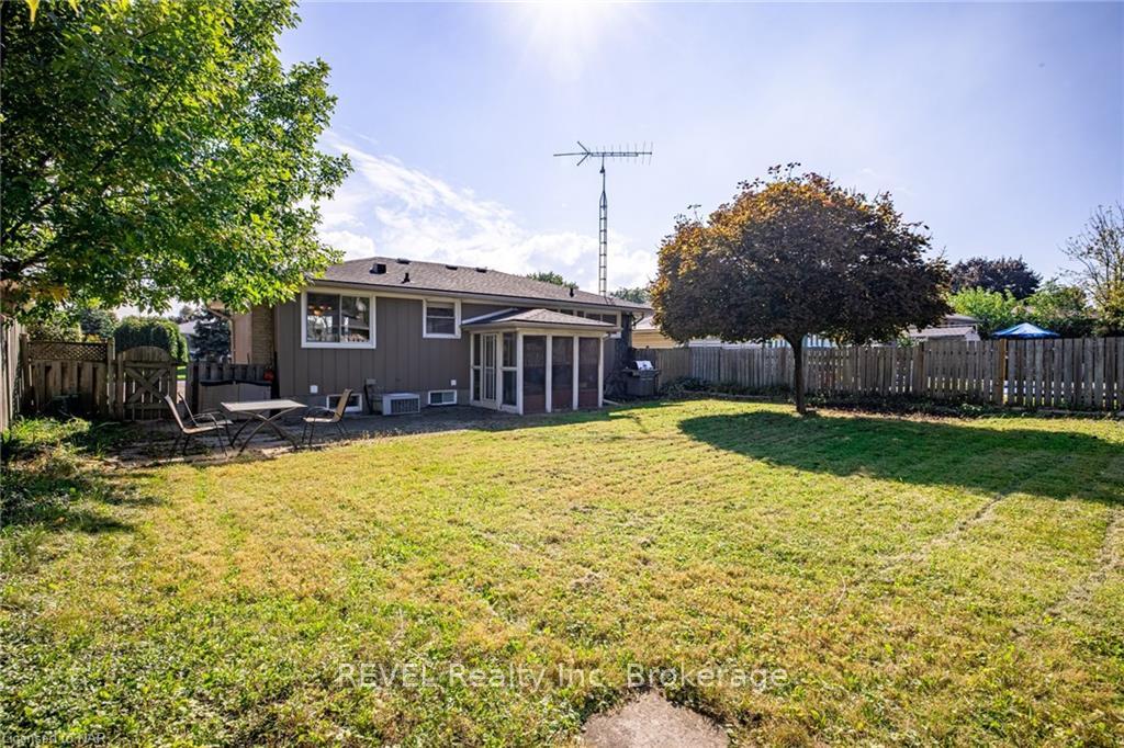 Photo 24 of 11 Rendale Avenue, St. Catharines, Carlton/Bunting — HOMEH