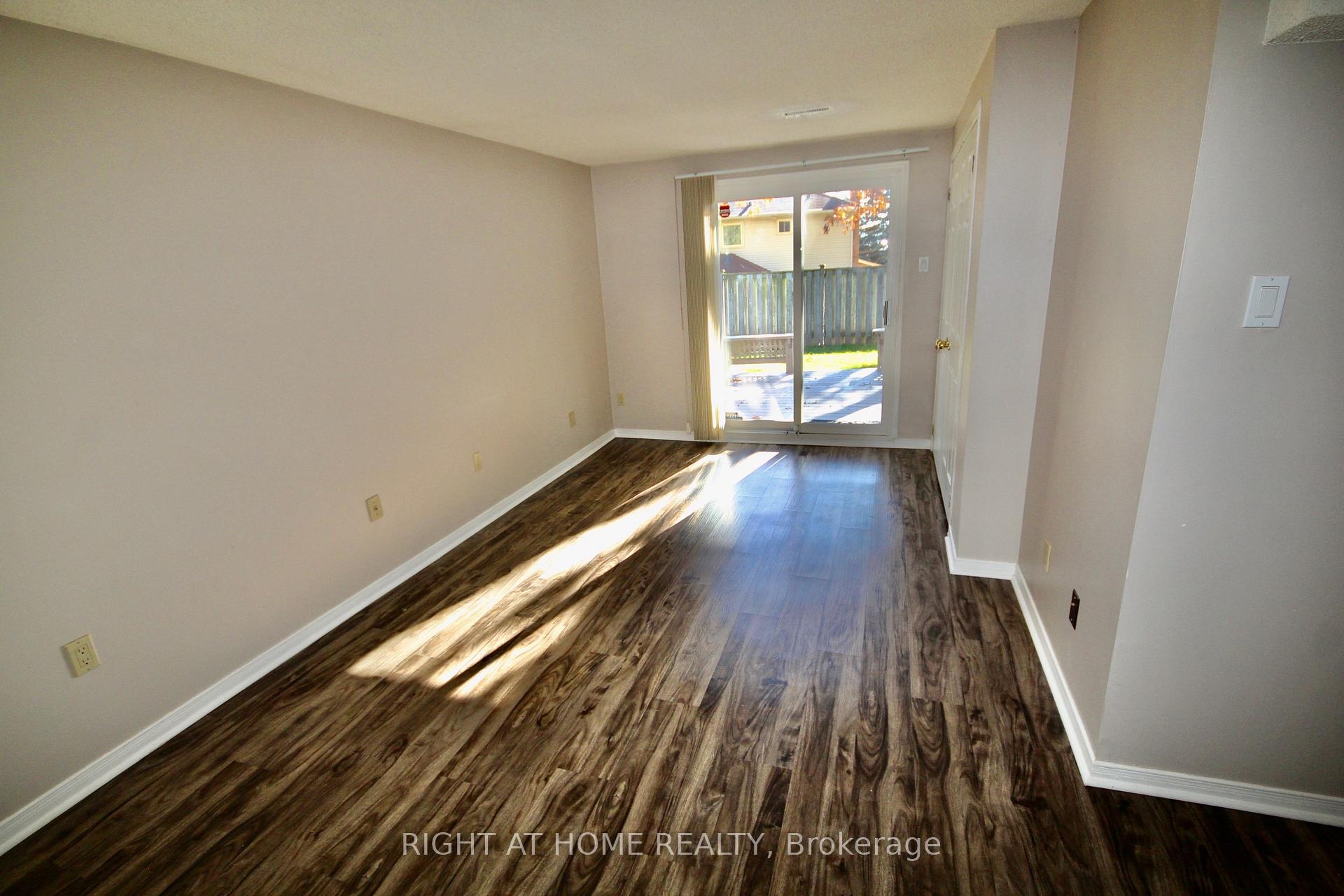 Photo 2 of Unit B, 7 Timbertrail Crescent, Aurora, Hills of St Andrew — HOMEH