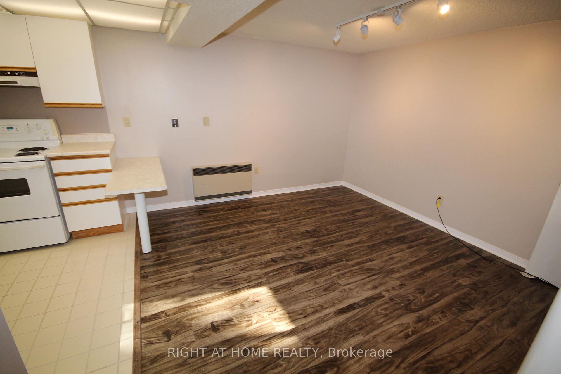 Photo 9 of Unit B, 7 Timbertrail Crescent, Aurora, Hills of St Andrew — HOMEH