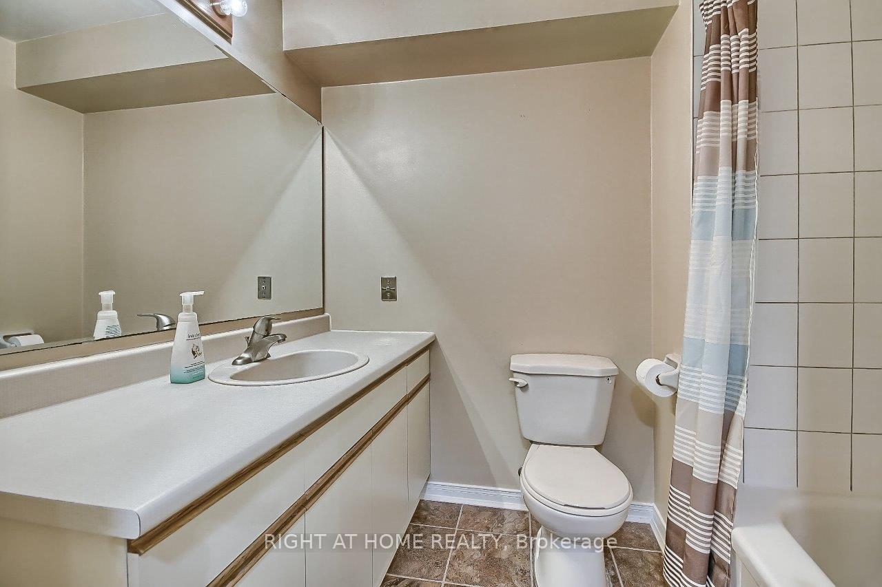 Photo 8 of Unit B, 7 Timbertrail Crescent, Aurora, Hills of St Andrew — HOMEH