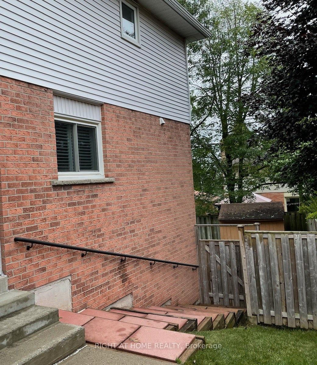 Photo 11 of Unit B, 7 Timbertrail Crescent, Aurora, Hills of St Andrew — HOMEH