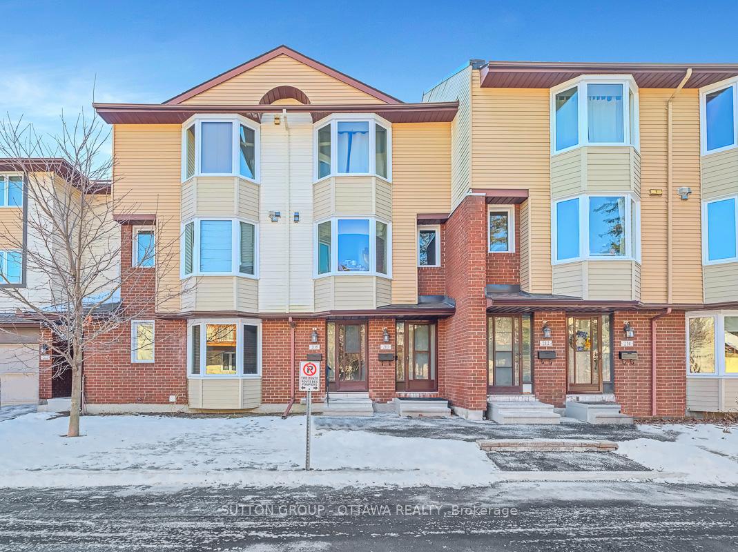 Photo 1 of 208 Steenbakkers, Ottawa, Hunt Club Park/Greenboro — HOMEH