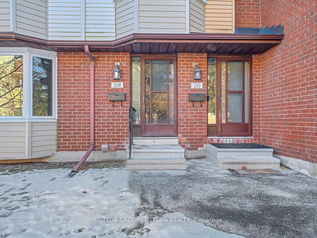 Photo 2 of 208 Steenbakkers, Ottawa, Hunt Club Park/Greenboro — HOMEH