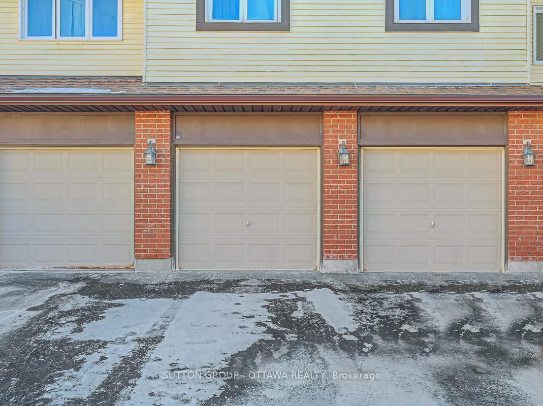 Photo 4 of 208 Steenbakkers, Ottawa, Hunt Club Park/Greenboro — HOMEH