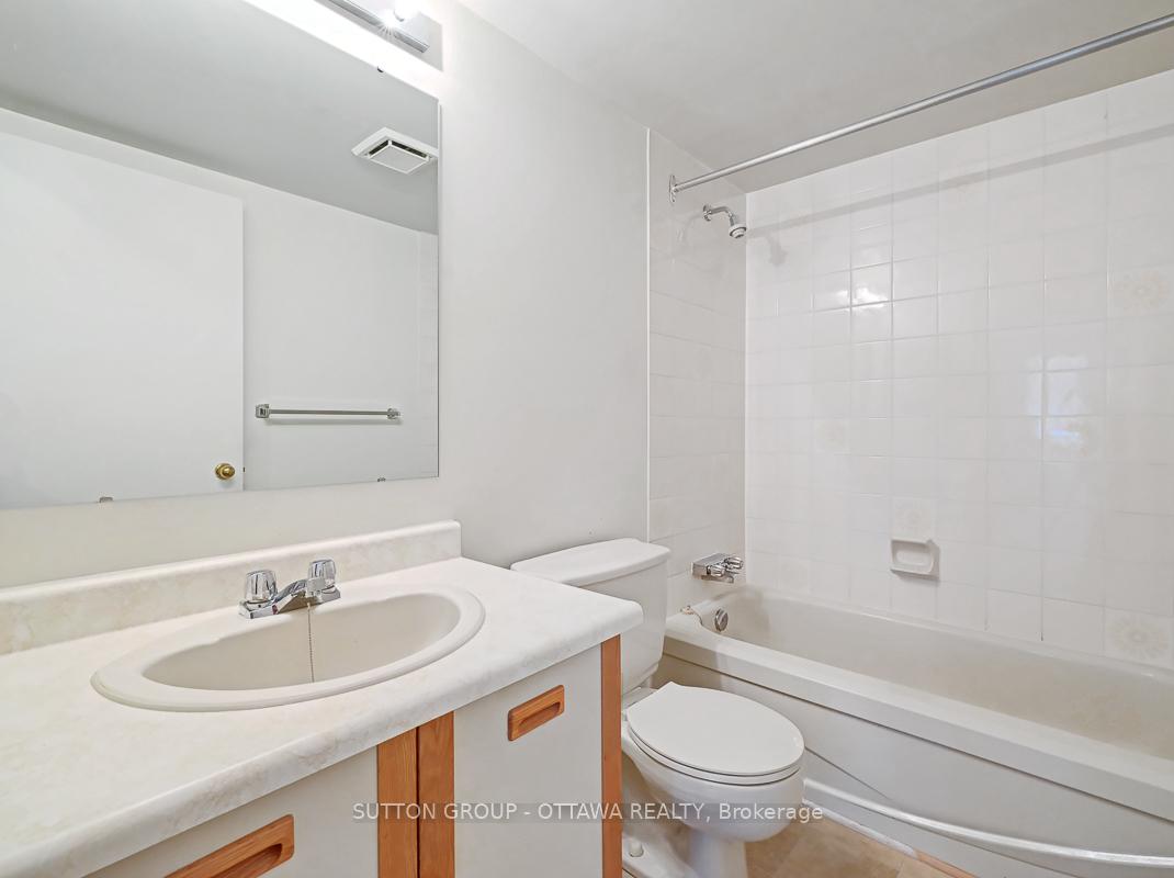 Photo 24 of 208 Steenbakkers, Ottawa, Hunt Club Park/Greenboro — HOMEH