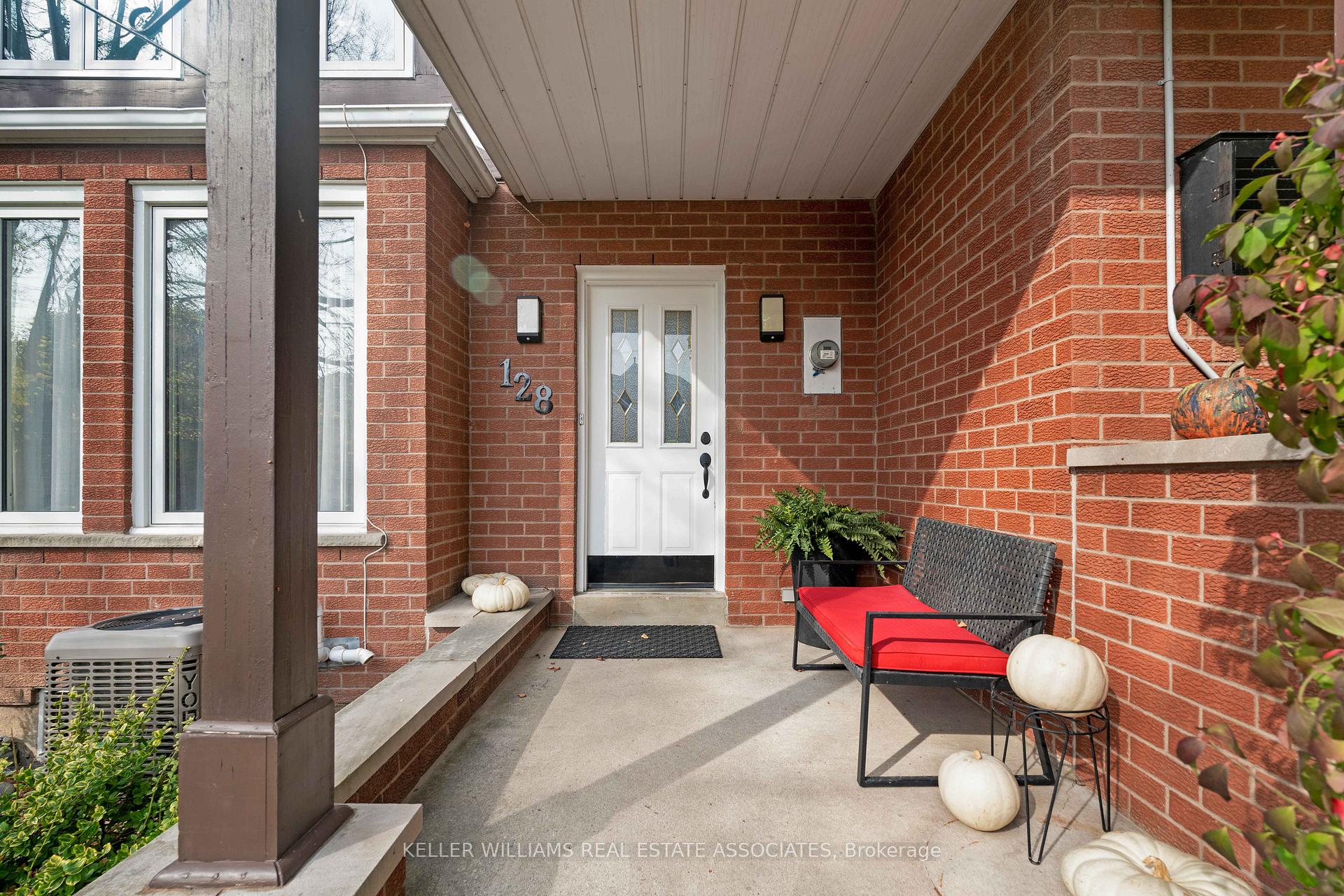 Photo 23 of 128 Edgewater Drive, Hamilton, Lakeshore — HOMEH