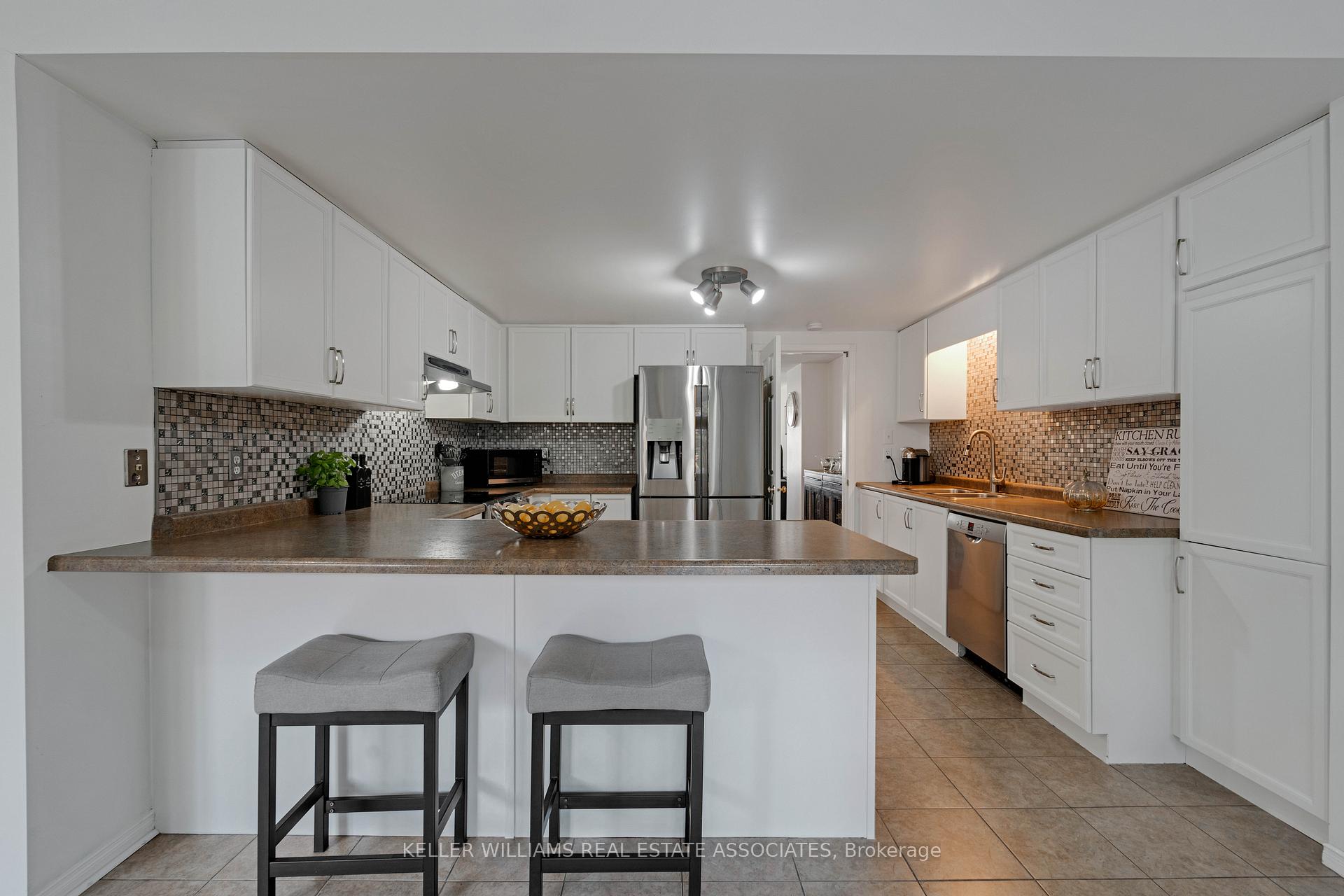 Photo 29 of 128 Edgewater Drive, Hamilton, Lakeshore — HOMEH