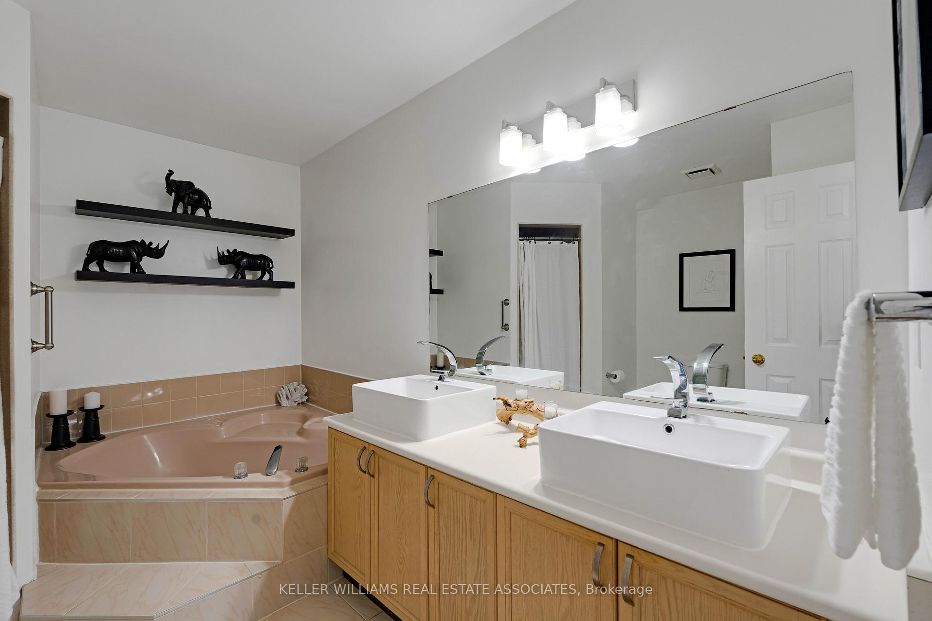 Photo 37 of 128 Edgewater Drive, Hamilton, Lakeshore — HOMEH