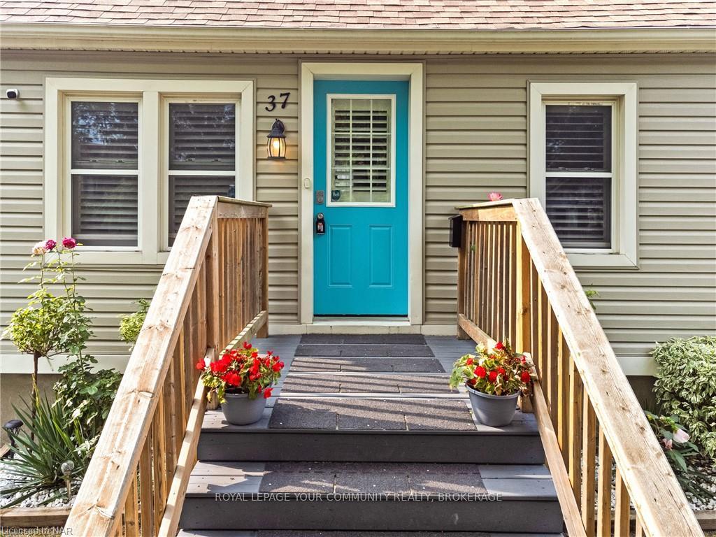 Front of 37 Maplecrest Avenue