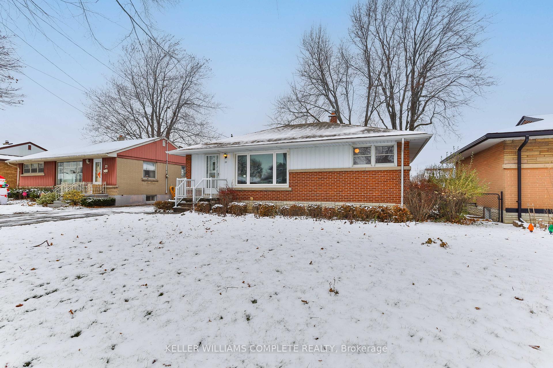 Photo 3 of 25 Grandfield Street, Hamilton, Huntington — HOMEH