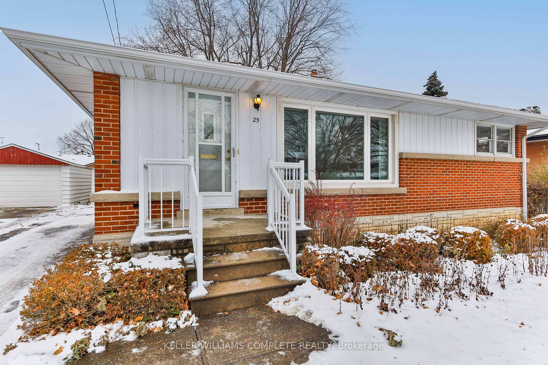 Photo 5 of 25 Grandfield Street, Hamilton, Huntington — HOMEH