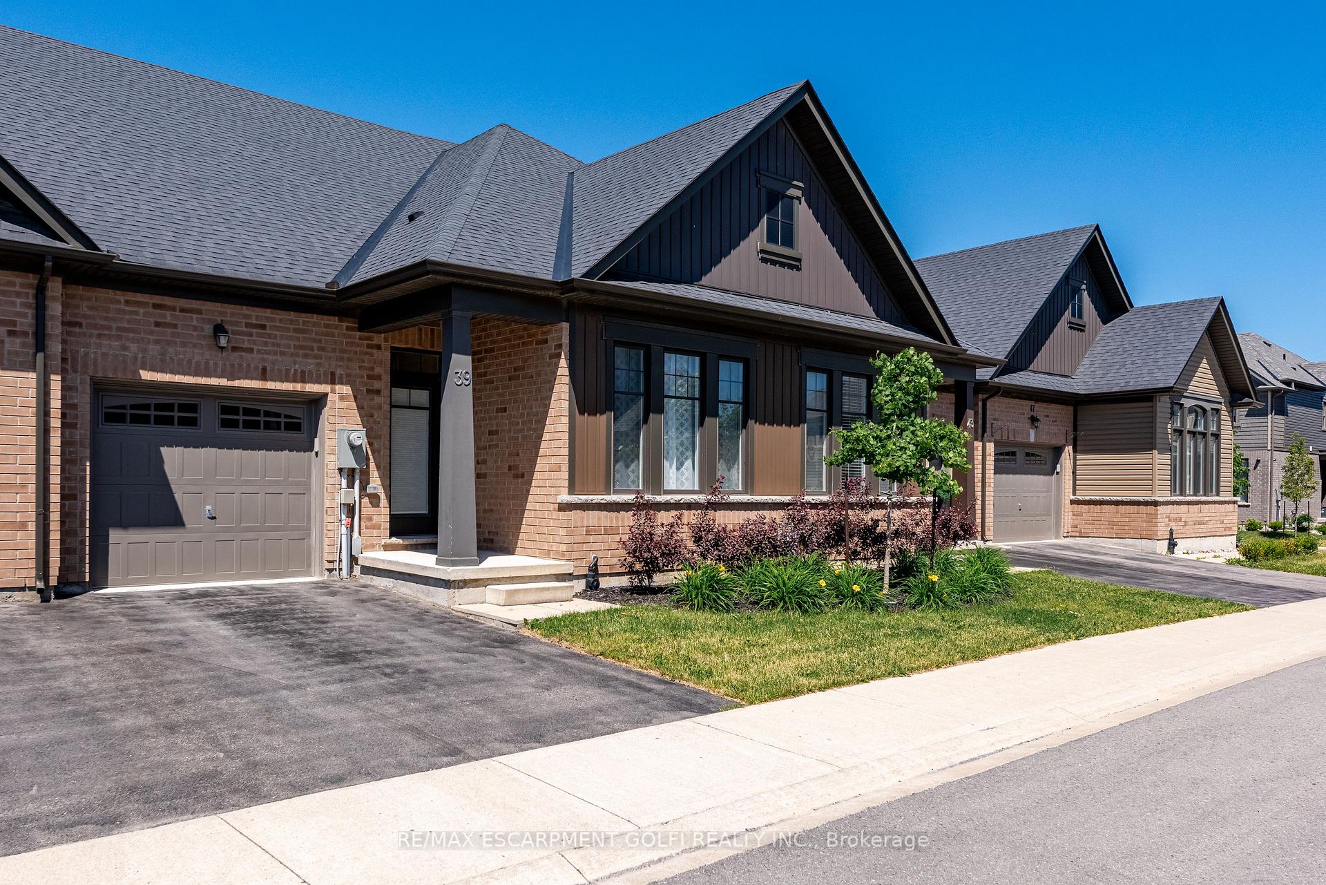 Photo 2 of 39 Cosmopolitan Common, St. Catharines, Carlton/Bunting — HOMEH