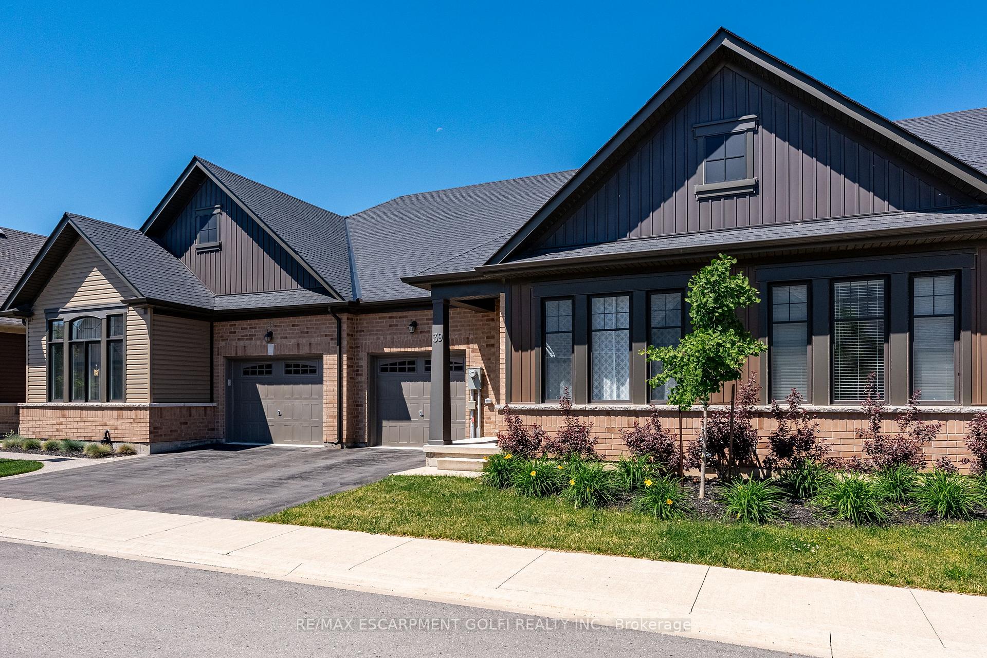 Photo 3 of 39 Cosmopolitan Common, St. Catharines, Carlton/Bunting — HOMEH