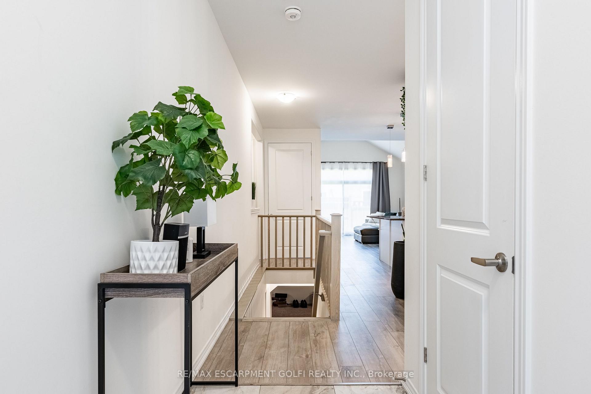 Photo 5 of 39 Cosmopolitan Common, St. Catharines, Carlton/Bunting — HOMEH